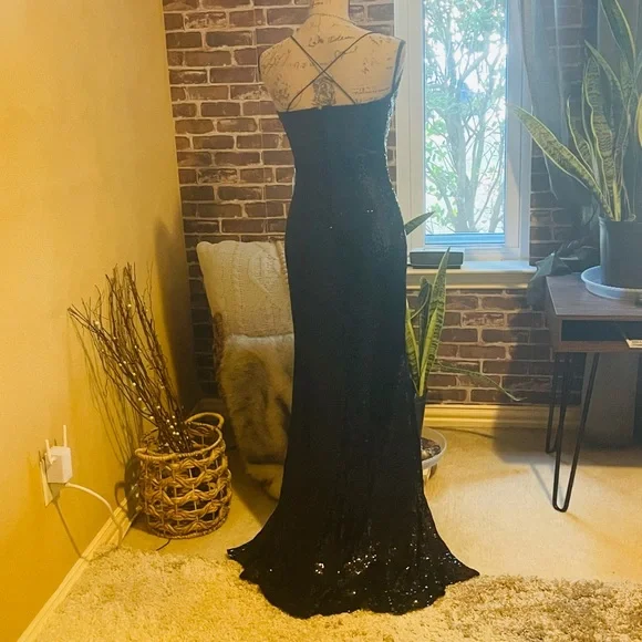 - Windsor Sequin Formal high slit dress - Picture 8 of 9